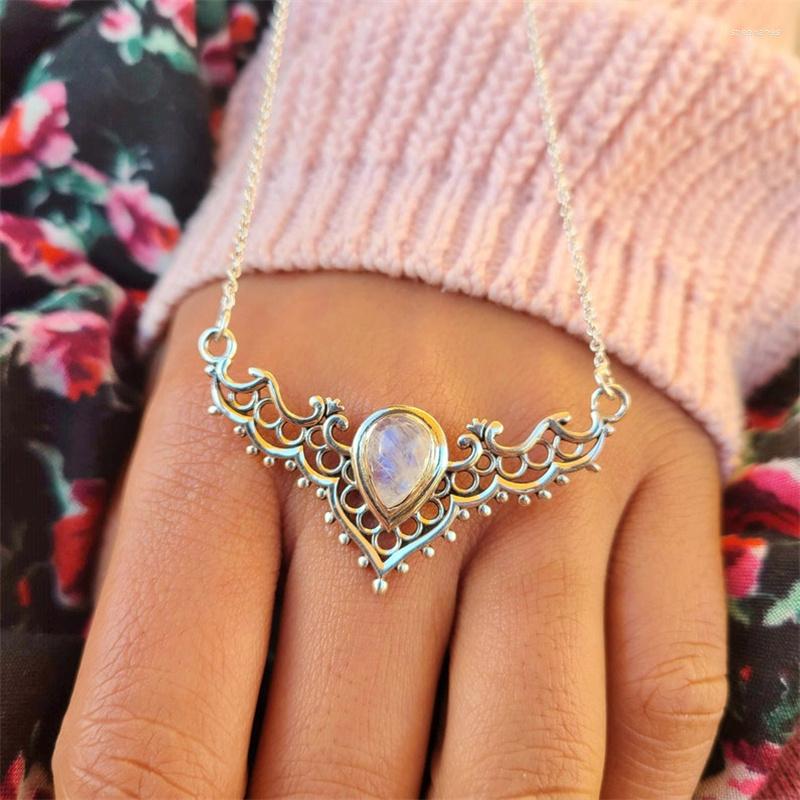 Chains Vintage Bohemian Moonstone Necklace Women Female Pendant Silver Color Necklaces For Girl Party Wedding Jewelry Gifts
Chains Vintage Bohemian Moonstone Necklace Women Female Pendant Silver Color Necklaces For Girl Party Wedding Jewelry Gifts