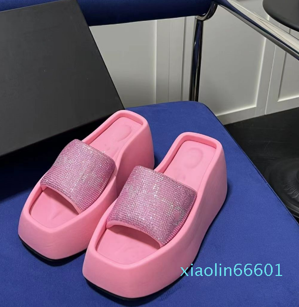 Slippers real leather shoes designer factory high heeled sandals soft wedge heel womens slippers summer classic legendary sandal flats 35-39 with box
Slippers real leather shoes designer factory high heeled sandals soft wedge heel womens slippers summer classic legendary sandal flats 35-39 with box