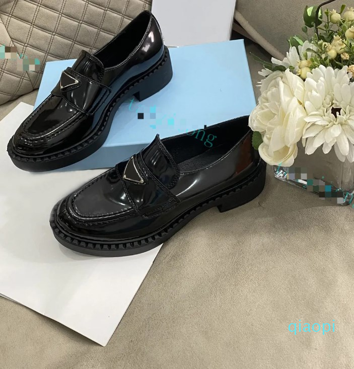Desiger woman dress shoes platform genuine low-top casual leatherl chunky high heel Black white Size 35-40
Desiger woman dress shoes platform genuine low-top casual leatherl chunky high heel Black white Size 35-40