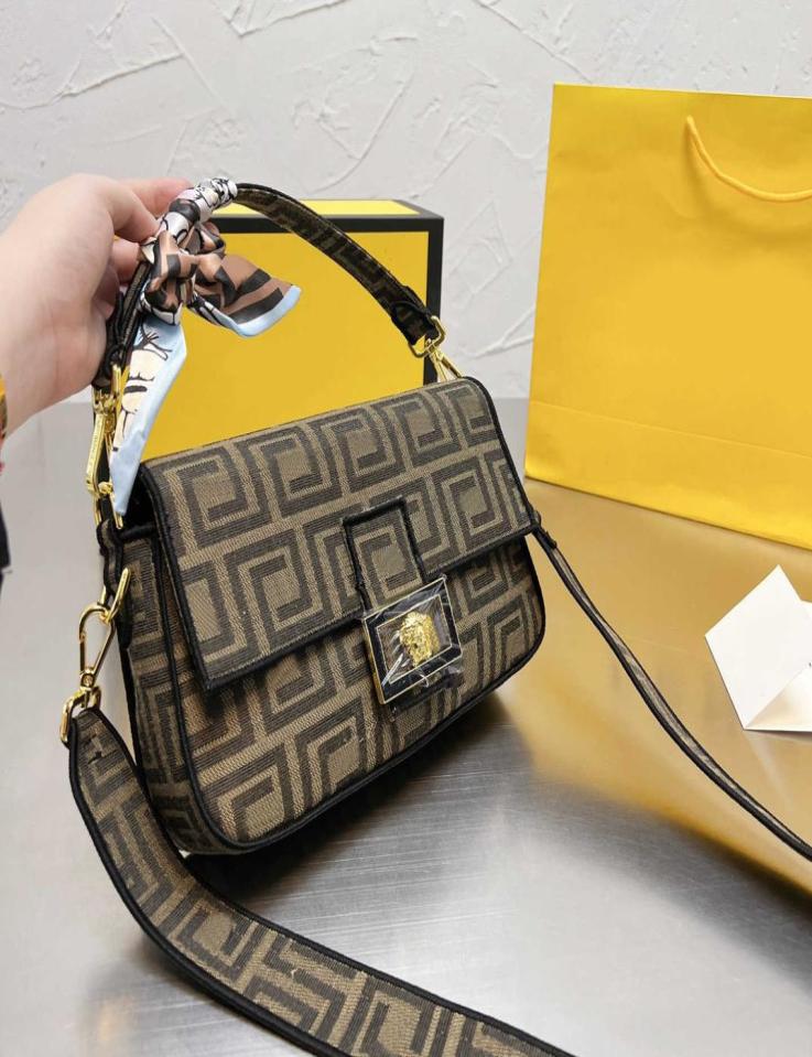 Axillary bag weaving purse Top designers High Quality Luxurys Ladies 2021 handbag Women fashion mother handbags bags shoulder wall2339460, Purple
Axillary bag weaving purse Top designers High Quality Luxurys Ladies 2021 handbag Women fashion mother handbags bags shoulder wall2339460, Purple