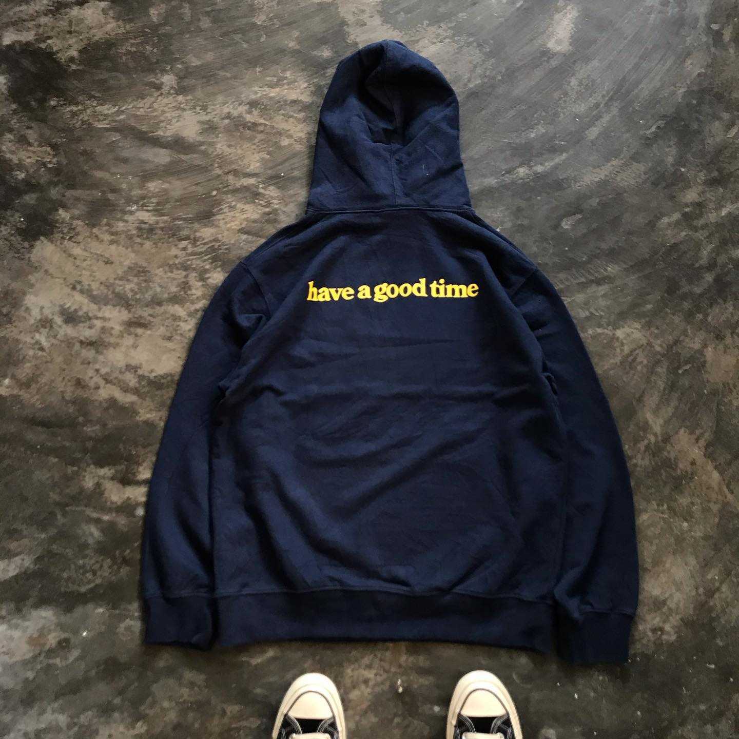 Fun to Play Personalized English Letter Printing Niche Design High-end Sense Insky Style Unisex Hooded Sweater, Navy blue
Fun to Play Personalized English Letter Printing Niche Design High-end Sense Insky Style Unisex Hooded Sweater, Navy blue