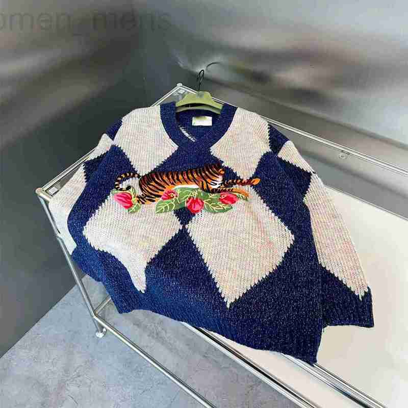 Women' Sweaters designer Swters In autumn and winter the V-neck design of rhoms trast emroidered tiger swter is thinner looser IHW2, Rhomboid knitted sweater
Women' Sweaters designer Swters In autumn and winter the V-neck design of rhoms trast emroidered tiger swter is thinner looser IHW2, Rhomboid knitted sweater