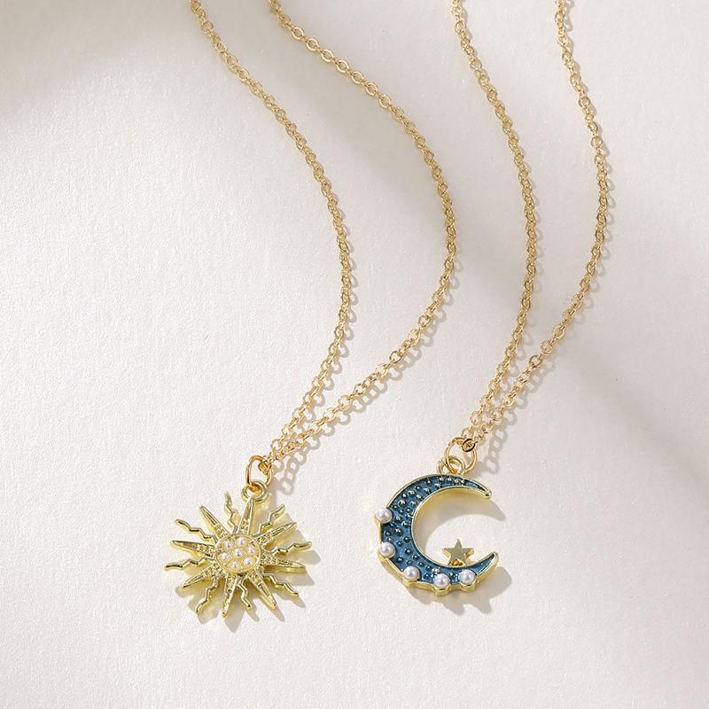 Chains Vintage Geometric Personalized Fashion All-match Necklace Star And Moon Dripping Oil Necklaces For Women Y2k
Chains Vintage Geometric Personalized Fashion All-match Necklace Star And Moon Dripping Oil Necklaces For Women Y2k