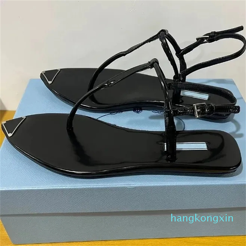 Designer 2023 sandals Black stamped Enameled metal triangle Beach Sandals famous luxury designer sandals women Flats sandal high quality, Silver
Designer 2023 sandals Black stamped Enameled metal triangle Beach Sandals famous luxury designer sandals women Flats sandal high quality, Silver