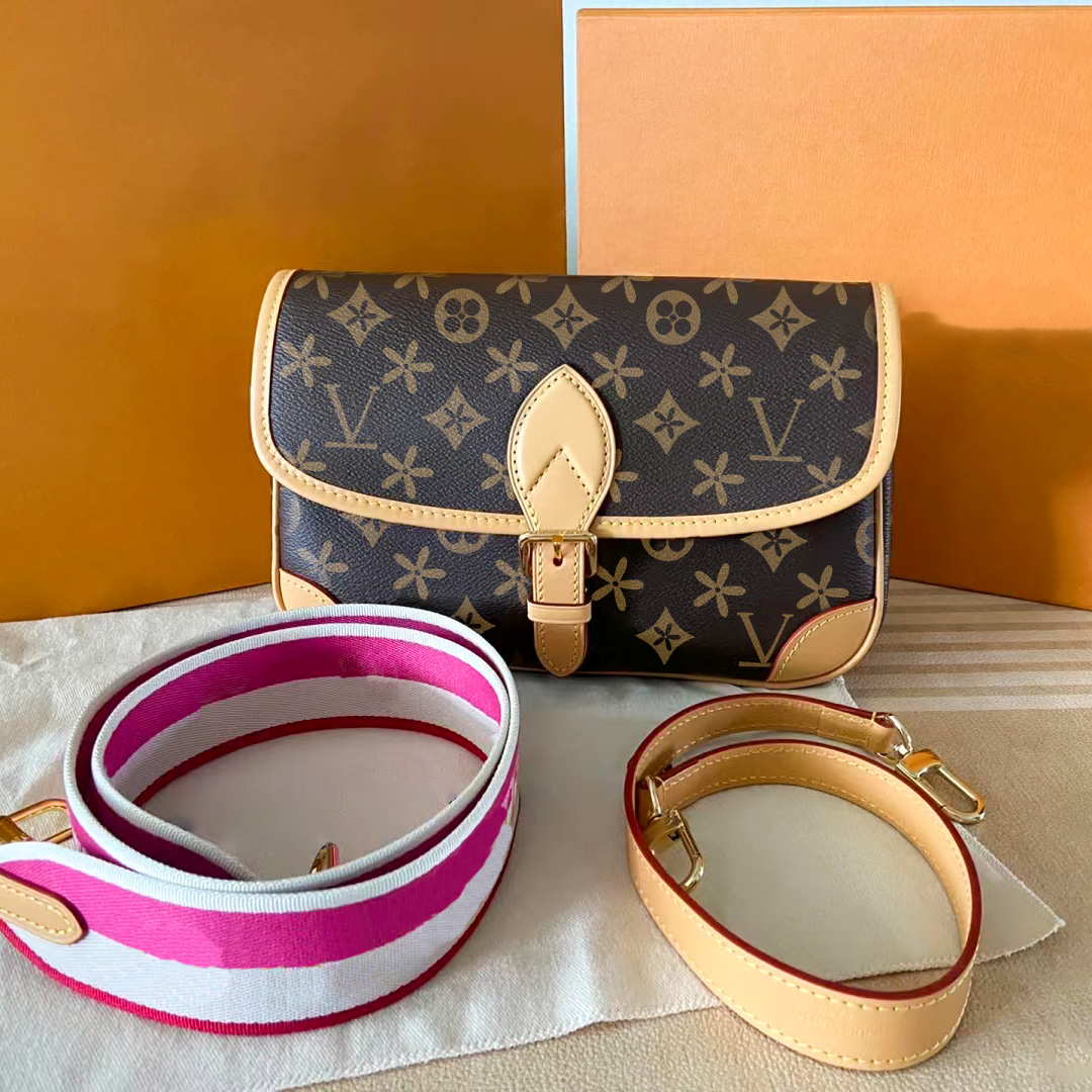 Luxurys M45985 M46386 Shoulder diane bag Genuine Leather tote handbag designer satchel bag Womens wallets Mens Top handle clutch crossbody baguette envelope bags, Pink
Luxurys M45985 M46386 Shoulder diane bag Genuine Leather tote handbag designer satchel bag Womens wallets Mens Top handle clutch crossbody baguette envelope bags, Pink