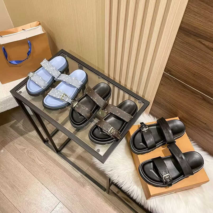 Monograms Paseo Slippers Flat Mule Men's Women's Bom Dia Slides LOGO Dad Sandals Pillow Comfort Slip On Clog Two strap buckle flip flops 35-44 Big Size Beach Pool Shoes, Dwslv4 brown
Monograms Paseo Slippers Flat Mule Men's Women's Bom Dia Slides LOGO Dad Sandals Pillow Comfort Slip On Clog Two strap buckle flip flops 35-44 Big Size Beach Pool Shoes, Dwslv4 brown