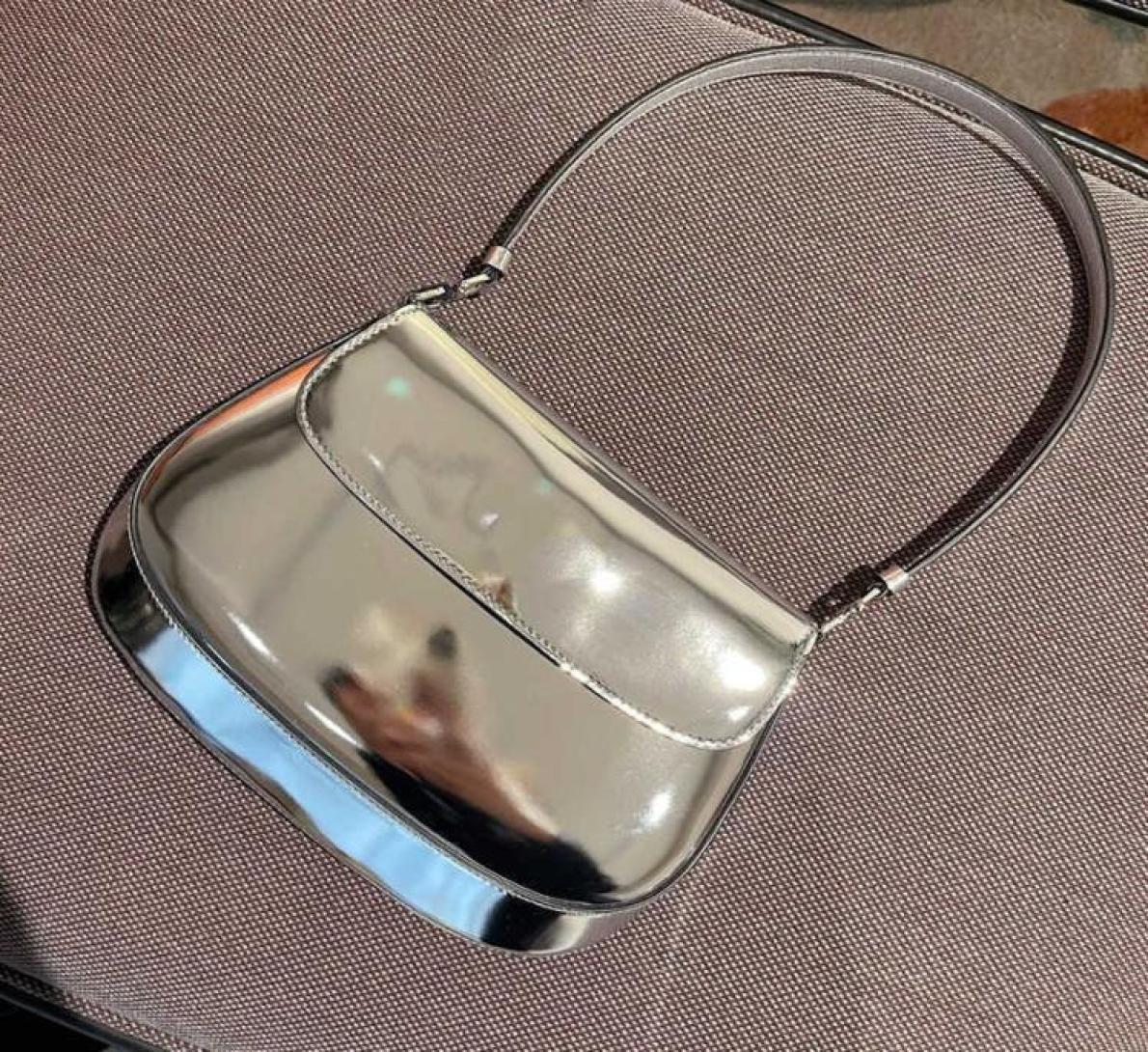 Elegant leather silver patent women039s shoulder bag small cleo leather purse French stick luxury bag everyday bag8725100, Green
Elegant leather silver patent women039s shoulder bag small cleo leather purse French stick luxury bag everyday bag8725100, Green