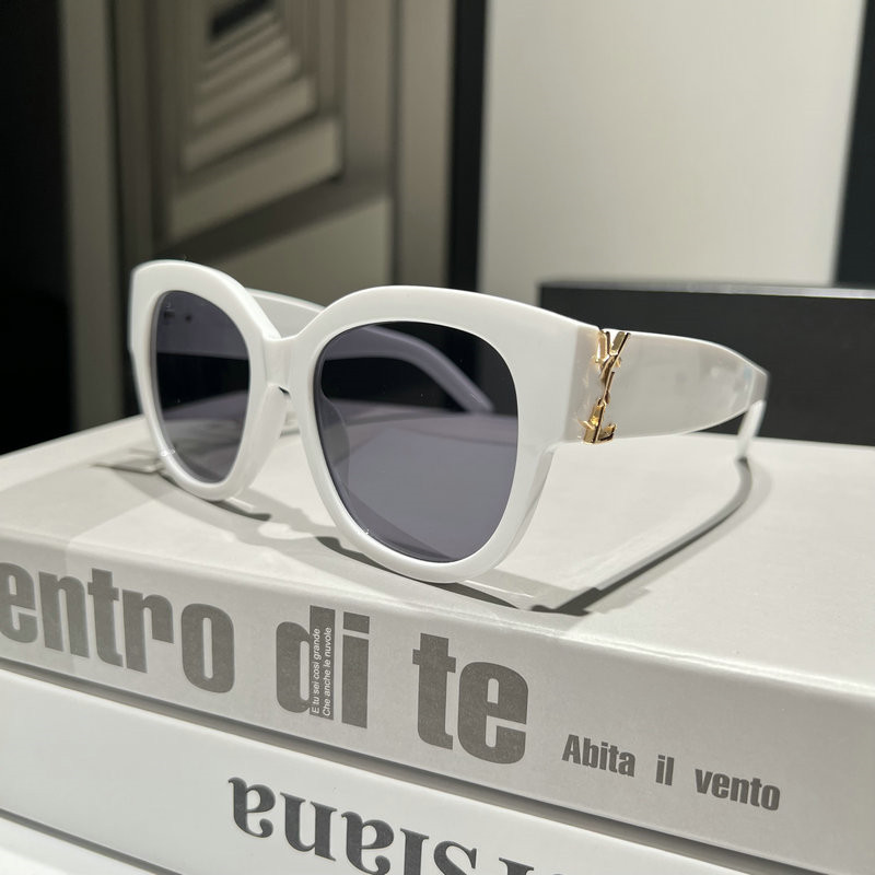 luxury sunglasses designer sunglasses for women glasses UV protection fashion sunglass letter Casual eyeglasses with box very good
luxury sunglasses designer sunglasses for women glasses UV protection fashion sunglass letter Casual eyeglasses with box very good