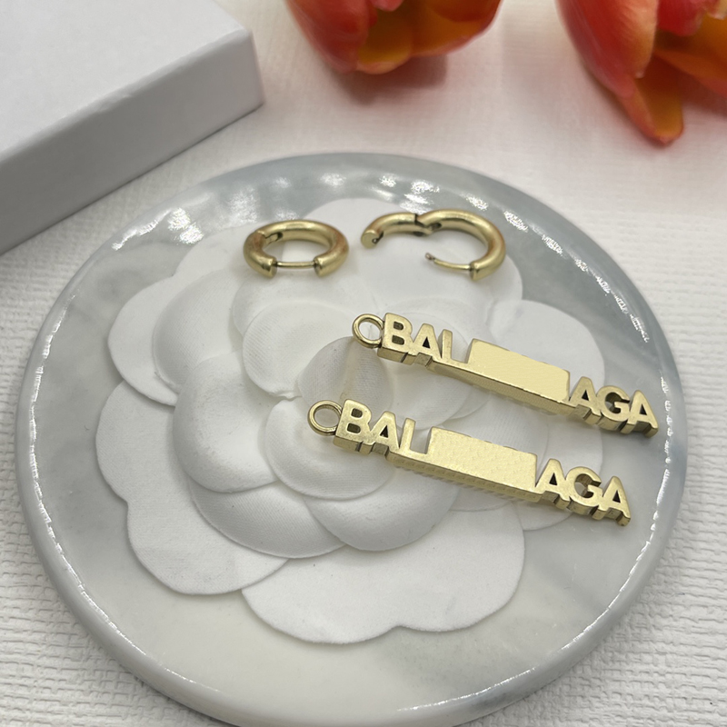 Women Fashion Earrings Designer Jewelry Womens Ear Studs Letters Earing For Party Earings Designers Accessories Ladies D2305253F
Women Fashion Earrings Designer Jewelry Womens Ear Studs Letters Earing For Party Earings Designers Accessories Ladies D2305253F
