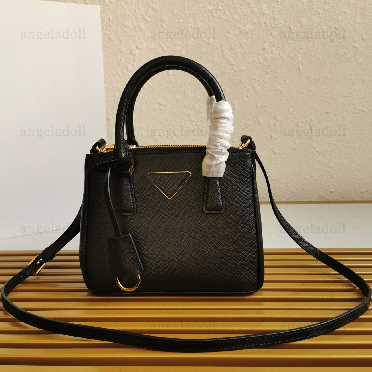 10A Mirror Quality Designers Mini Saffiano Bags 20cm Womens Tote Luxury Black Purse Top Handle Handbag Crossbody Shoulder Strap Bag With Box, White
10A Mirror Quality Designers Mini Saffiano Bags 20cm Womens Tote Luxury Black Purse Top Handle Handbag Crossbody Shoulder Strap Bag With Box, White