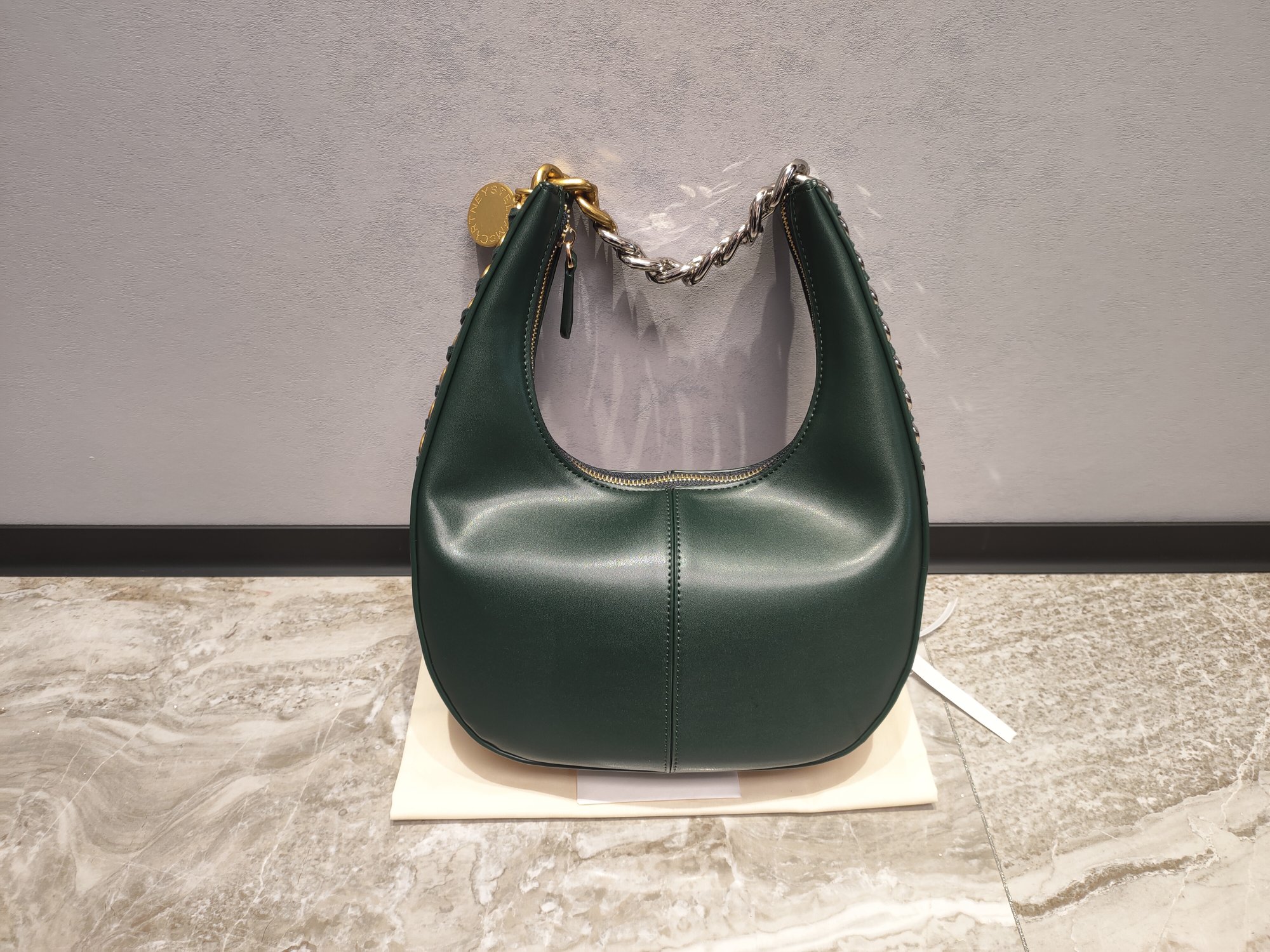 5A Designers New Fashion women Chain Handbag Stella McCartney high quality leather shopping bag Handbag, Grey
5A Designers New Fashion women Chain Handbag Stella McCartney high quality leather shopping bag Handbag, Grey