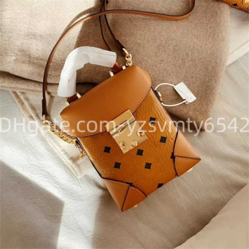 Retro Female Bags 2021 One-Shoulder Messenger Handbag Presbyopia Large Printing Shopping Bag, Apricot color
Retro Female Bags 2021 One-Shoulder Messenger Handbag Presbyopia Large Printing Shopping Bag, Apricot color