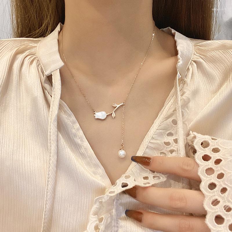 Chains Titanium Steel Tulip Flower Necklace Female Korean Design Pearl Clavicle Chain Temperament Niche Simple Pendant
Chains Titanium Steel Tulip Flower Necklace Female Korean Design Pearl Clavicle Chain Temperament Niche Simple Pendant