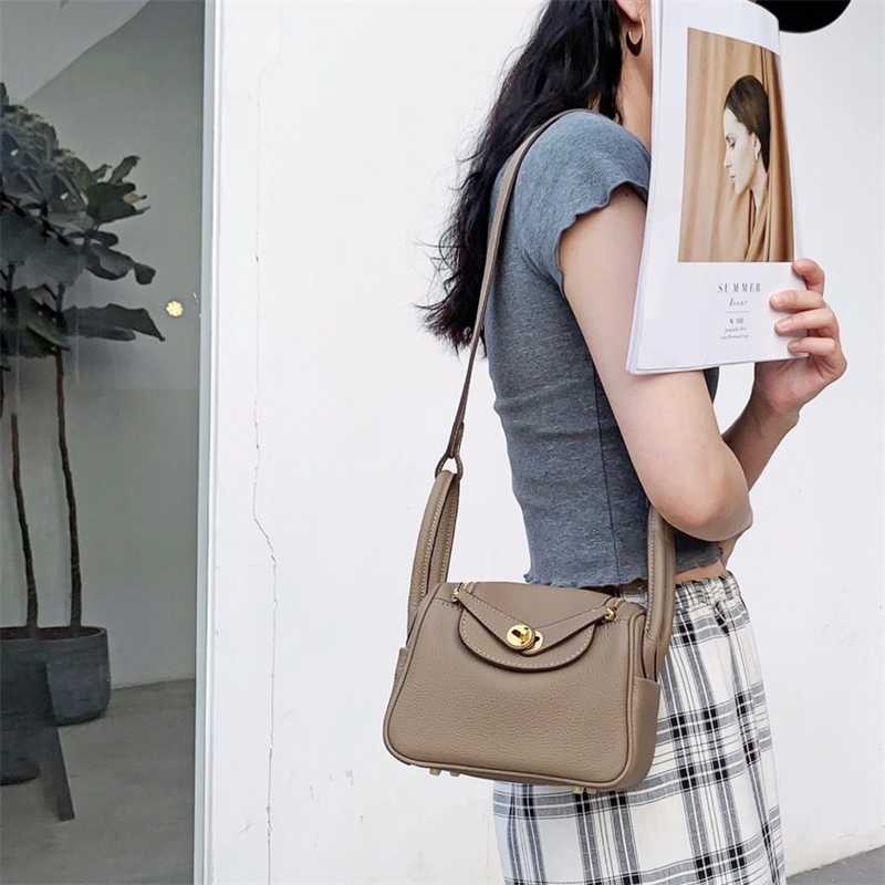 Lindys Bags H erme Leather women's bag gift mini lindi bag one shoulder diagonal cross bag cowhide doctor bag portable commuting, Light grey
Lindys Bags H erme Leather women's bag gift mini lindi bag one shoulder diagonal cross bag cowhide doctor bag portable commuting, Light grey