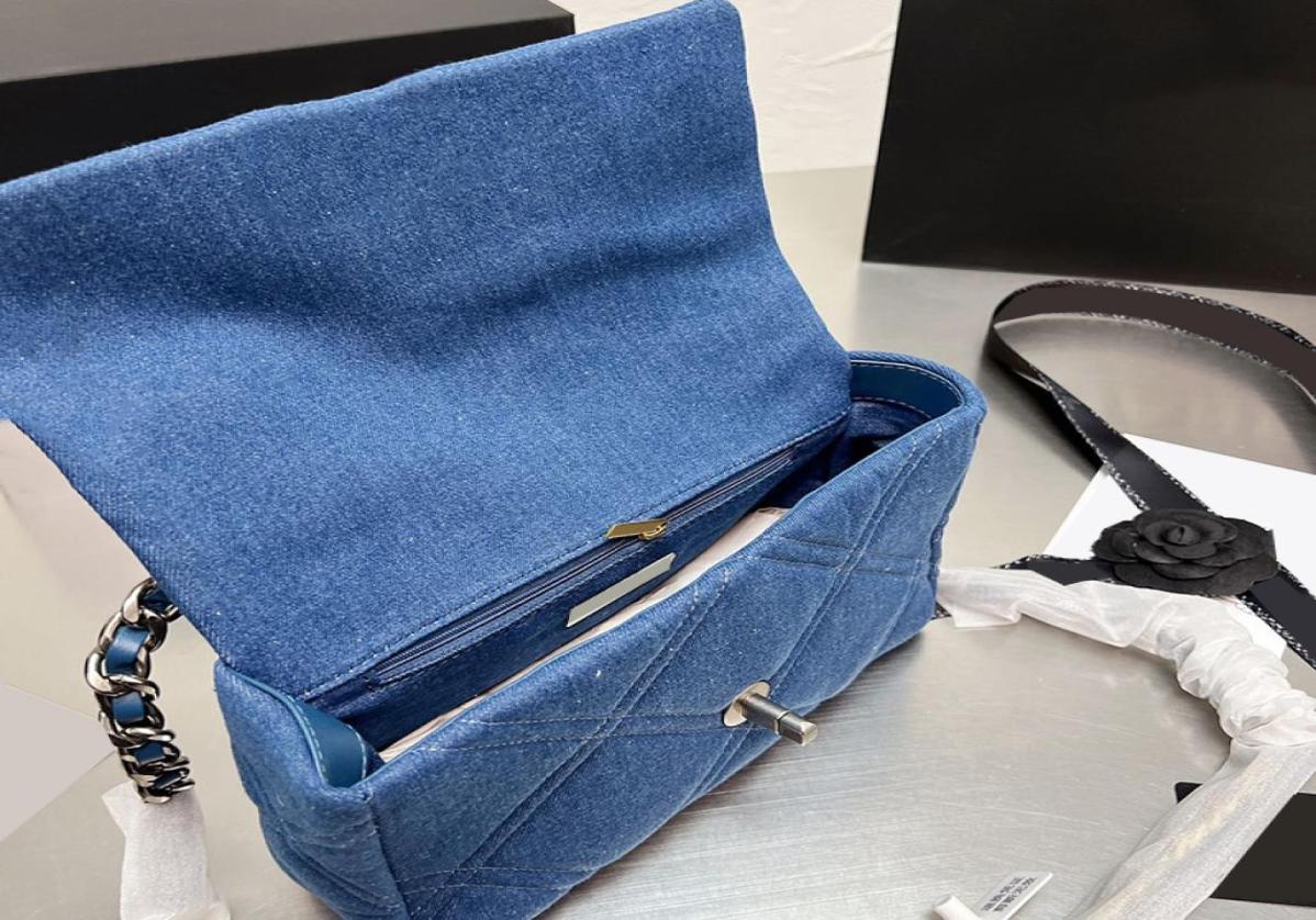 202226cm 19 Denim Bicolore Quilted Flap Bags GoldSilver Hardware Chain Strap Crossbody Shoulder Large Capacity Chain Totes Turn2700371, Sky blue
202226cm 19 Denim Bicolore Quilted Flap Bags GoldSilver Hardware Chain Strap Crossbody Shoulder Large Capacity Chain Totes Turn2700371, Sky blue