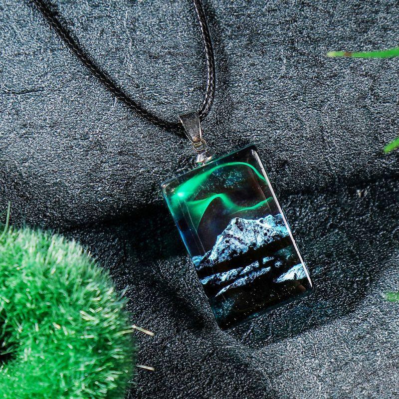Pendant Necklaces Handmade Dream Aurora Micro Landscape Transparent Resin Art Snow Mountain Necklace Fashion JewelryPendant
Pendant Necklaces Handmade Dream Aurora Micro Landscape Transparent Resin Art Snow Mountain Necklace Fashion JewelryPendant