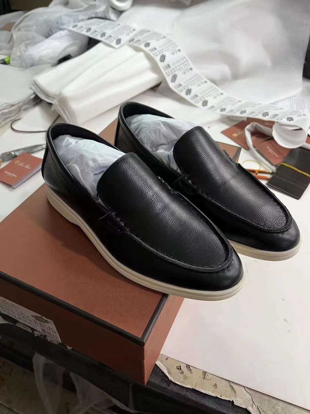 Designer Men casual shoes loafers low top suede leather oxfords Loro-x-Piana Moccasins summer walk loafer slip loafer rubber sole flats outdoor trainer sneakers36-46
Designer Men casual shoes loafers low top suede leather oxfords Loro-x-Piana Moccasins summer walk loafer slip loafer rubber sole flats outdoor trainer sneakers36-46