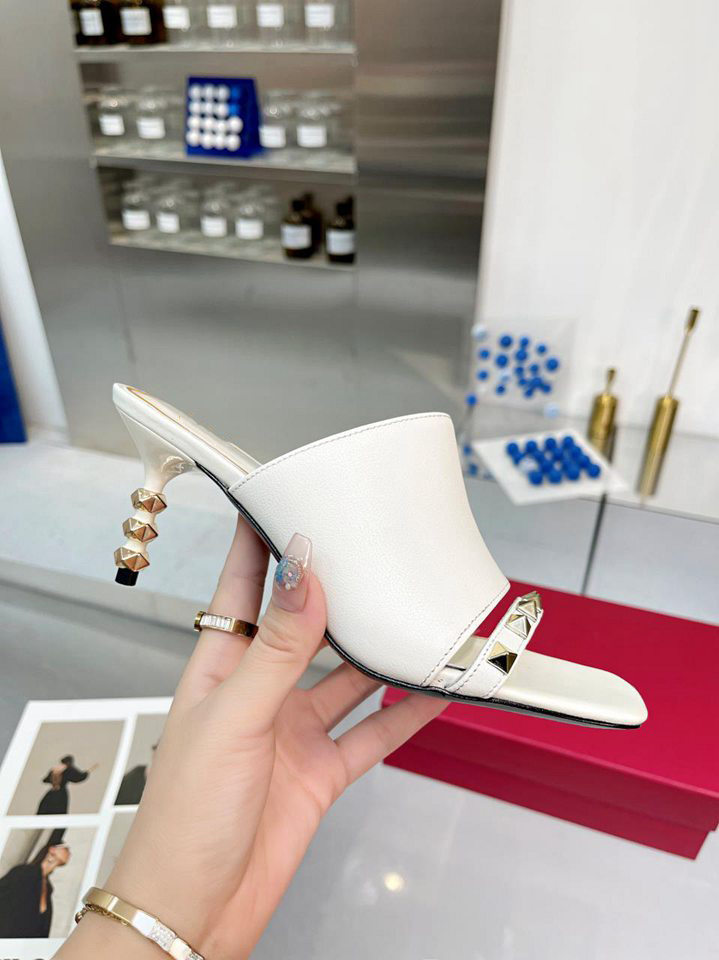 Classic Designer Women Platform Sandals Fashion Slide Slippers Sexy Heels Luxury Valentinoity Leather Flip-Flops H092
Classic Designer Women Platform Sandals Fashion Slide Slippers Sexy Heels Luxury Valentinoity Leather Flip-Flops H092