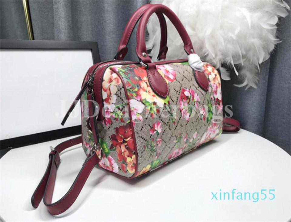 Designers Luxurys Gram Tian Signature Bicolor Blooms Red Printing bags Designer womens tote Luxury lady Shoulder hand handbag Cros2839344
Designers Luxurys Gram Tian Signature Bicolor Blooms Red Printing bags Designer womens tote Luxury lady Shoulder hand handbag Cros2839344