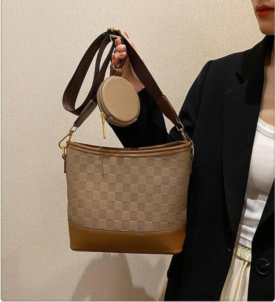 Female Bags Shoulder Bags Messenger Bag Women Bucket Large Capacity Vintage PU Leather Lady Handbag Brown1752343, Sky blue
Female Bags Shoulder Bags Messenger Bag Women Bucket Large Capacity Vintage PU Leather Lady Handbag Brown1752343, Sky blue