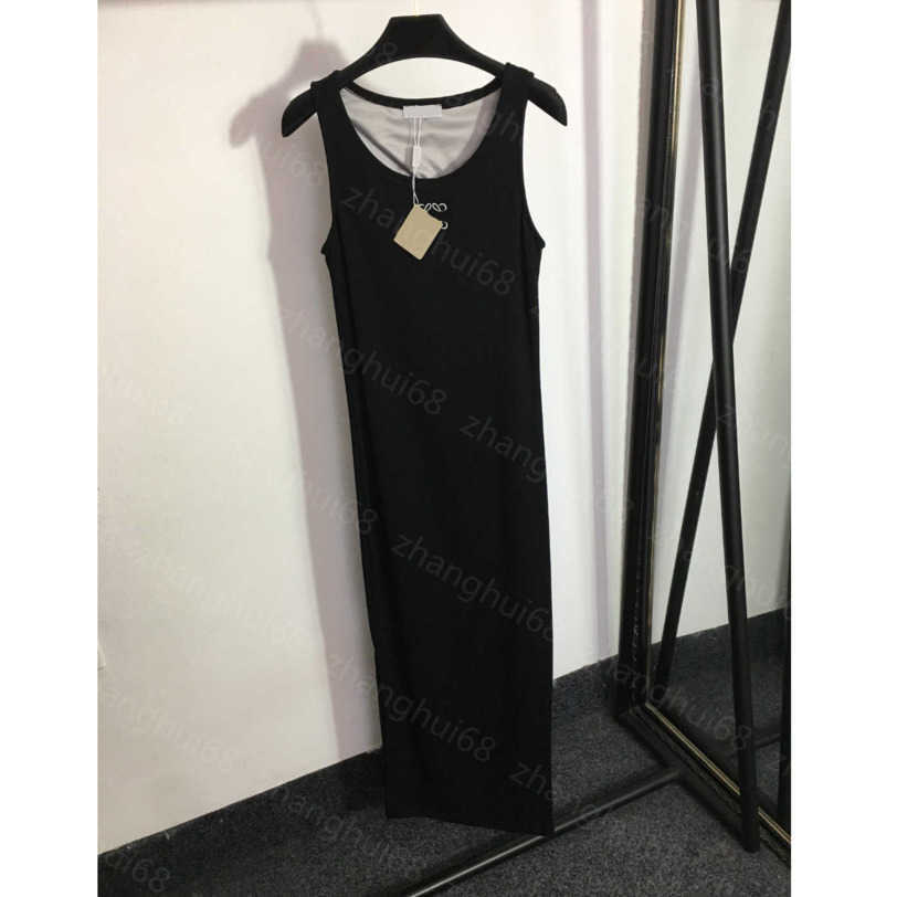 23ss womens designer clothing women dresses summer Dress Chest logo Embroidery temperament slit vest dress High quality womens clothing a1, 12
23ss womens designer clothing women dresses summer Dress Chest logo Embroidery temperament slit vest dress High quality womens clothing a1, 12