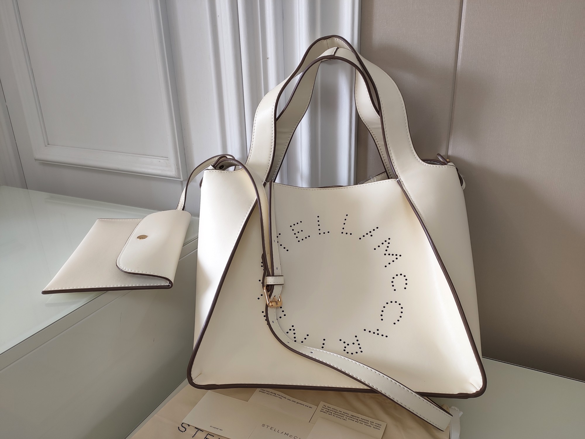 5A Designers New Fashion womens Shoulder bags Stella McCartney high quality leather shopping bag Handbags, Grey
5A Designers New Fashion womens Shoulder bags Stella McCartney high quality leather shopping bag Handbags, Grey
