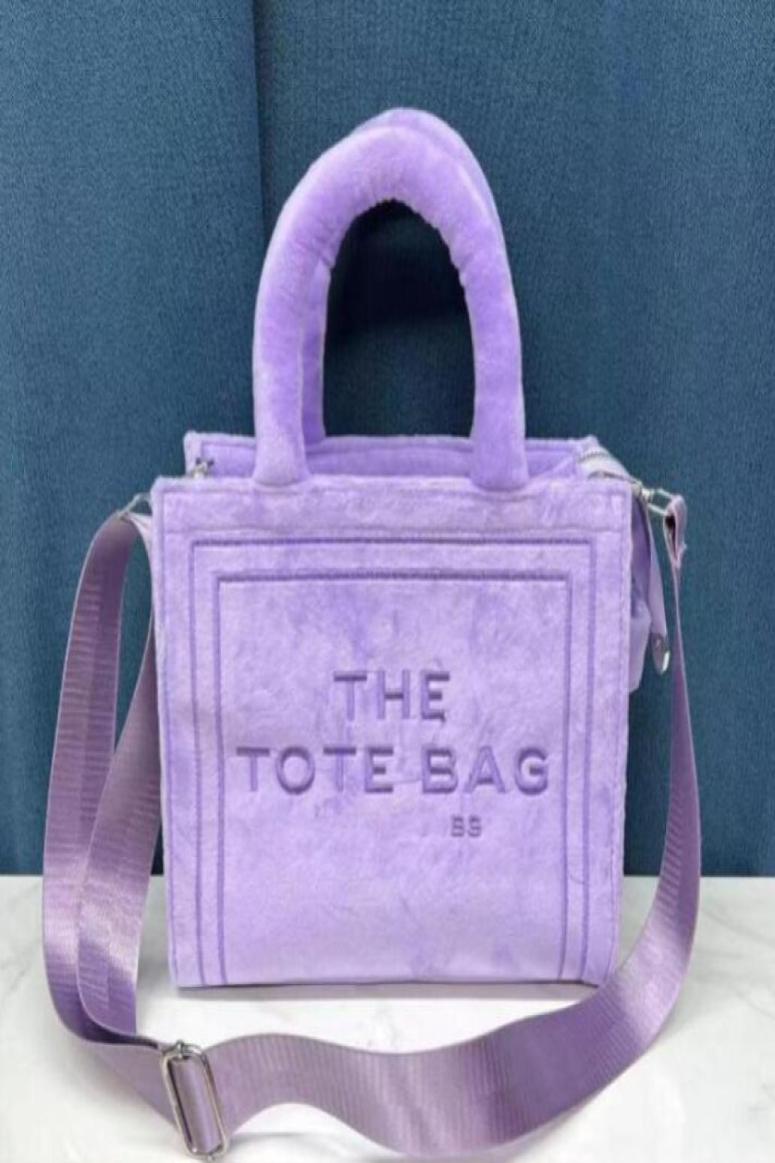New European and American Tote Bag classic Fashion Trend Plush Letters HandCarrying Crossbody Bag9252238, Red
New European and American Tote Bag classic Fashion Trend Plush Letters HandCarrying Crossbody Bag9252238, Red