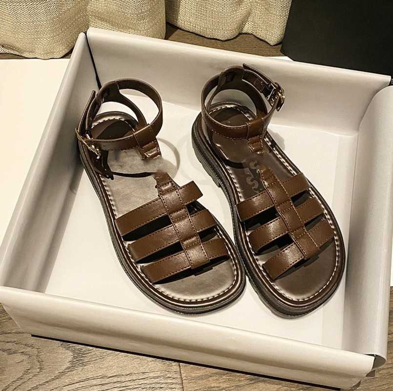 TRIOMPHER Sandals IN CALFSKIN TAN Brown Black designer womens sandal round toe triomphe leather Classic fashion ankle strap mules slides slippers platform flops, Mesl11
TRIOMPHER Sandals IN CALFSKIN TAN Brown Black designer womens sandal round toe triomphe leather Classic fashion ankle strap mules slides slippers platform flops, Mesl11