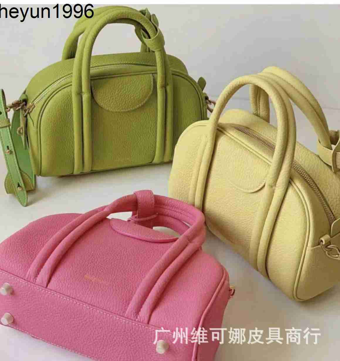 Songsongmont small bowling series niche design top layer cowhide handbag single shoulder crossbody bag for women, Small rose with logo gift box
Songsongmont small bowling series niche design top layer cowhide handbag single shoulder crossbody bag for women, Small rose with logo gift box