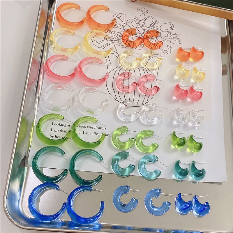 AOMU INS Korea Vintage Blue Green Transparent Resin C-Shaped Earrings Irregular Geometric Smooth Hoop Earrings for Women Jewelry
AOMU INS Korea Vintage Blue Green Transparent Resin C-Shaped Earrings Irregular Geometric Smooth Hoop Earrings for Women Jewelry