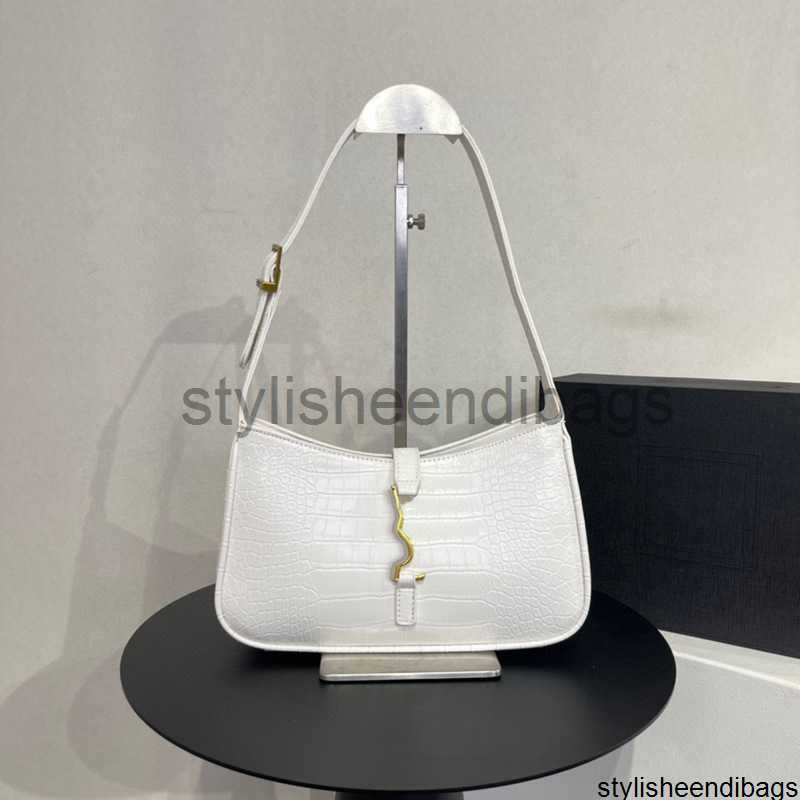 stylisheendibags Shoulder Bags Designer new metal buckle letter small square bag armpit one shoulder portable women's bag
stylisheendibags Shoulder Bags Designer new metal buckle letter small square bag armpit one shoulder portable women's bag