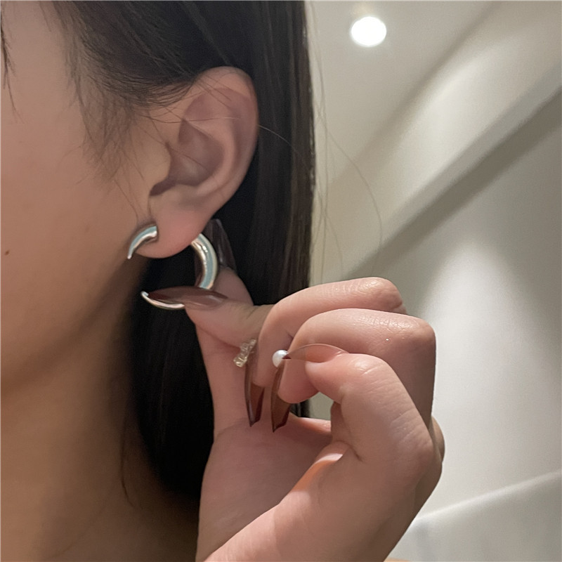 New C shape Double Croissant Crescent Earrings Front Back Wearing Moon Horn Earrings for Women Party Jewelry
New C shape Double Croissant Crescent Earrings Front Back Wearing Moon Horn Earrings for Women Party Jewelry