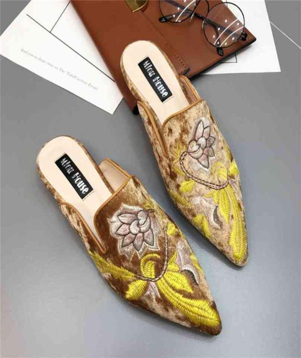 Fashion Embroidery Mules Women Fur Slides Half Slippers 3d Embroider Velvet Shoes Ladies Flats Flower Decoration Kendall 21071221455606, Green
Fashion Embroidery Mules Women Fur Slides Half Slippers 3d Embroider Velvet Shoes Ladies Flats Flower Decoration Kendall 21071221455606, Green