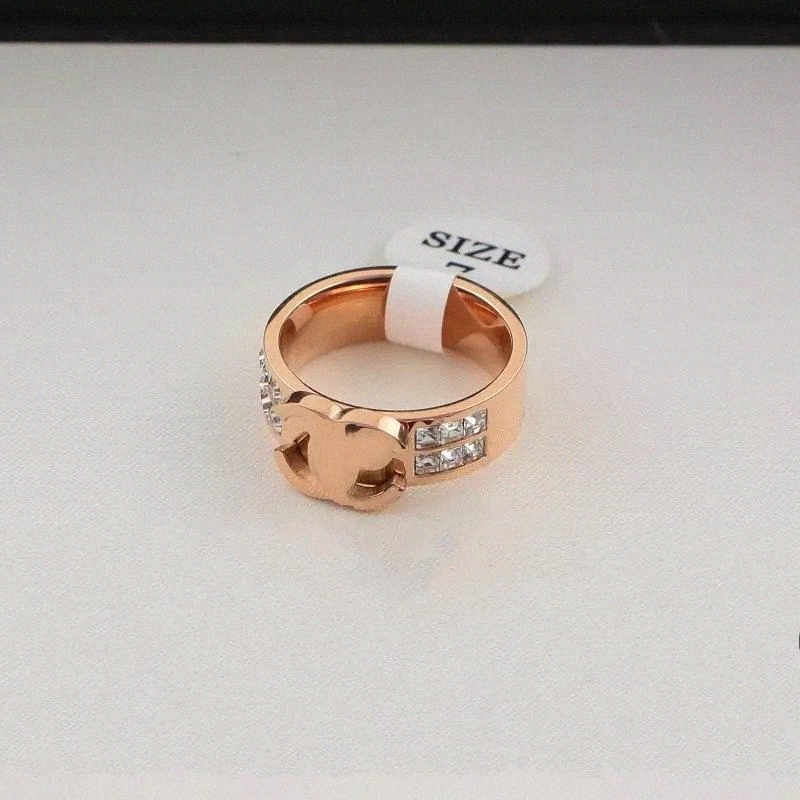 Simple heart Love Ring Couple Rings Fashion Women Designer Jewelry Lady Party Gifts 14Ks#
Simple heart Love Ring Couple Rings Fashion Women Designer Jewelry Lady Party Gifts 14Ks#