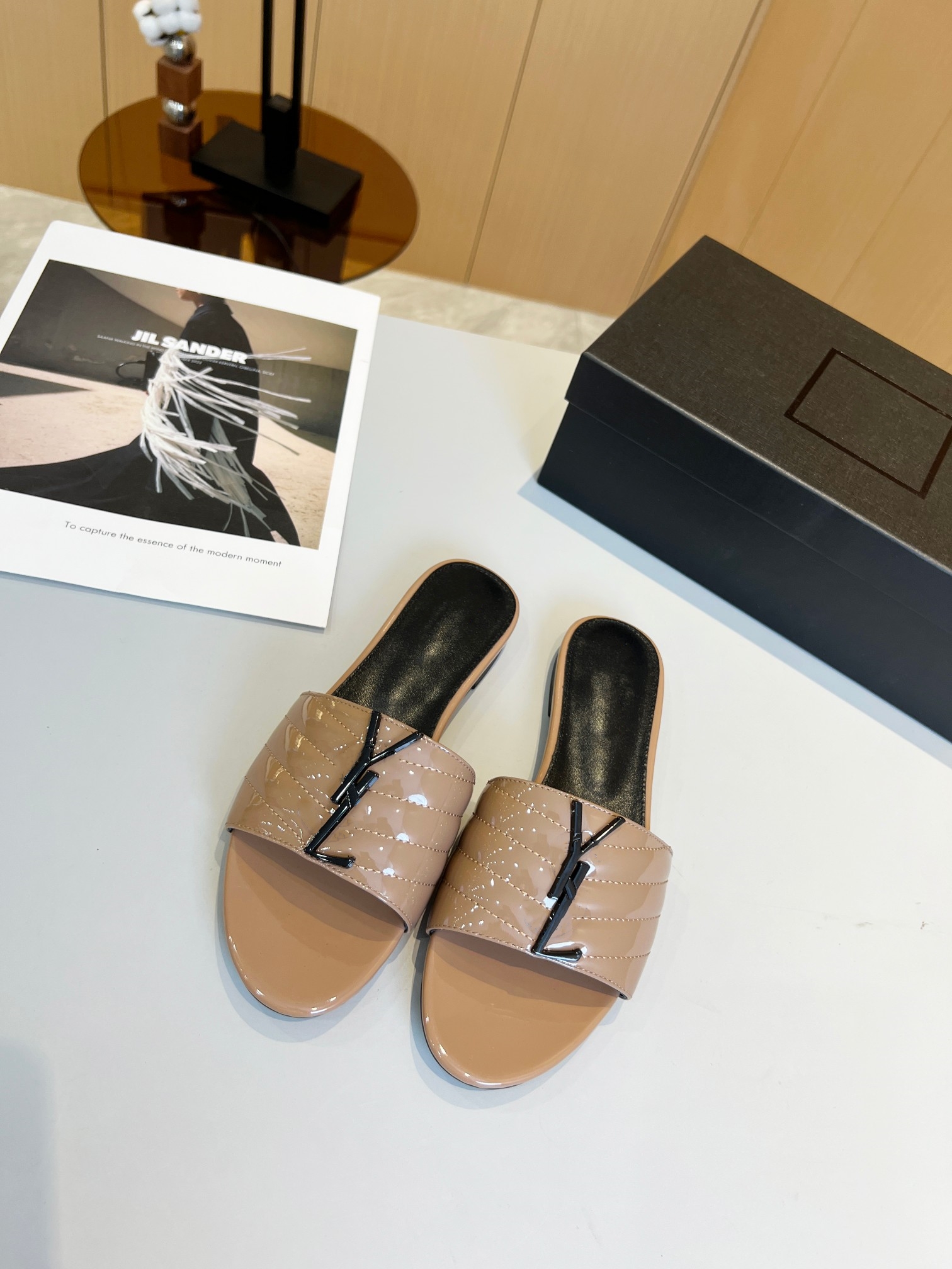 Classics sandals Fashion Designer Slippers slides Floral brocade Gear bottoms Flip Flops women shoes striped Beach causal slipper bagandshoe
Classics sandals Fashion Designer Slippers slides Floral brocade Gear bottoms Flip Flops women shoes striped Beach causal slipper bagandshoe