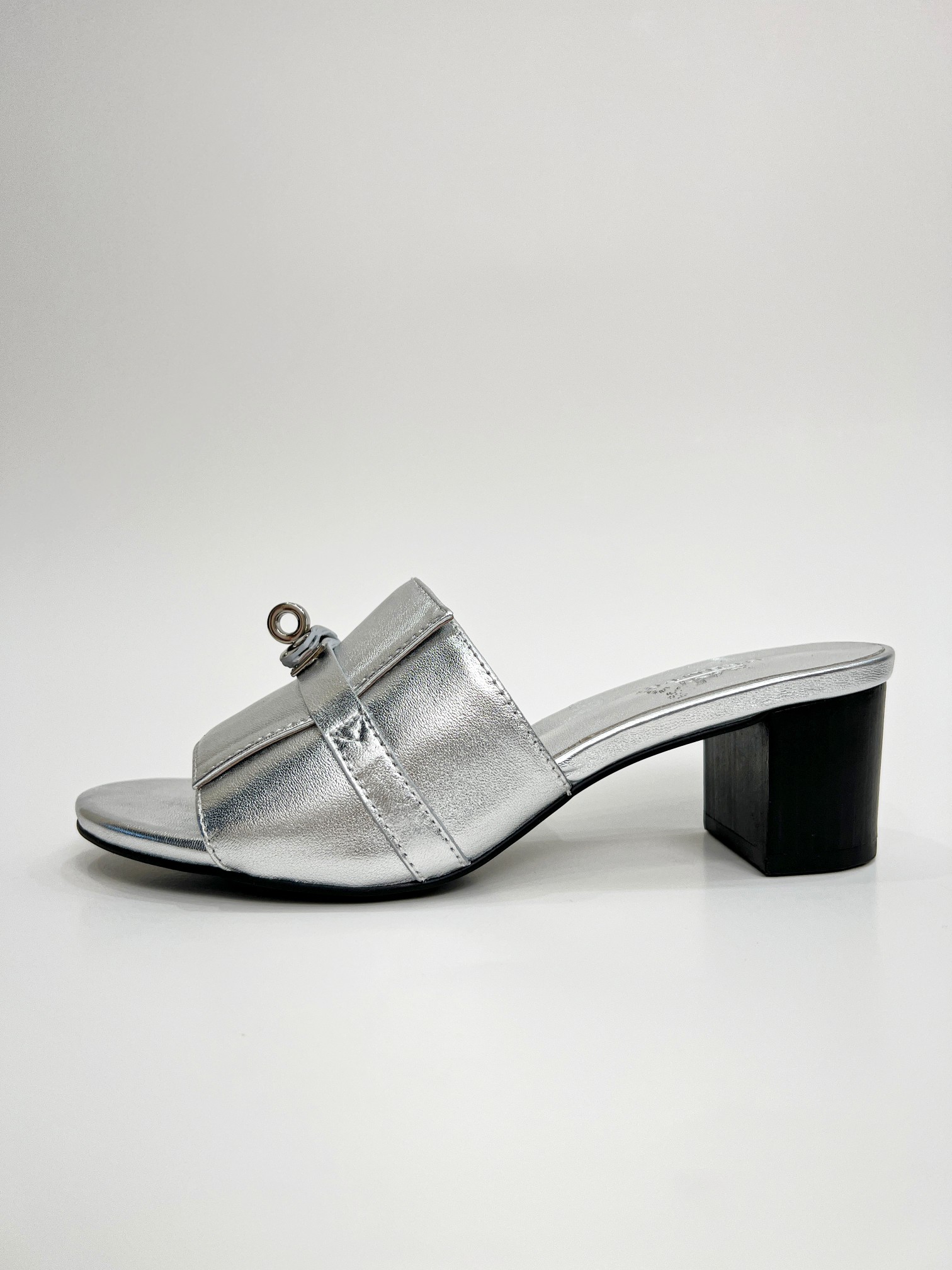 Sandals, slippers, women's flat bottomed sandals, thick heeled slippers, multiple colors available
Sandals, slippers, women's flat bottomed sandals, thick heeled slippers, multiple colors available