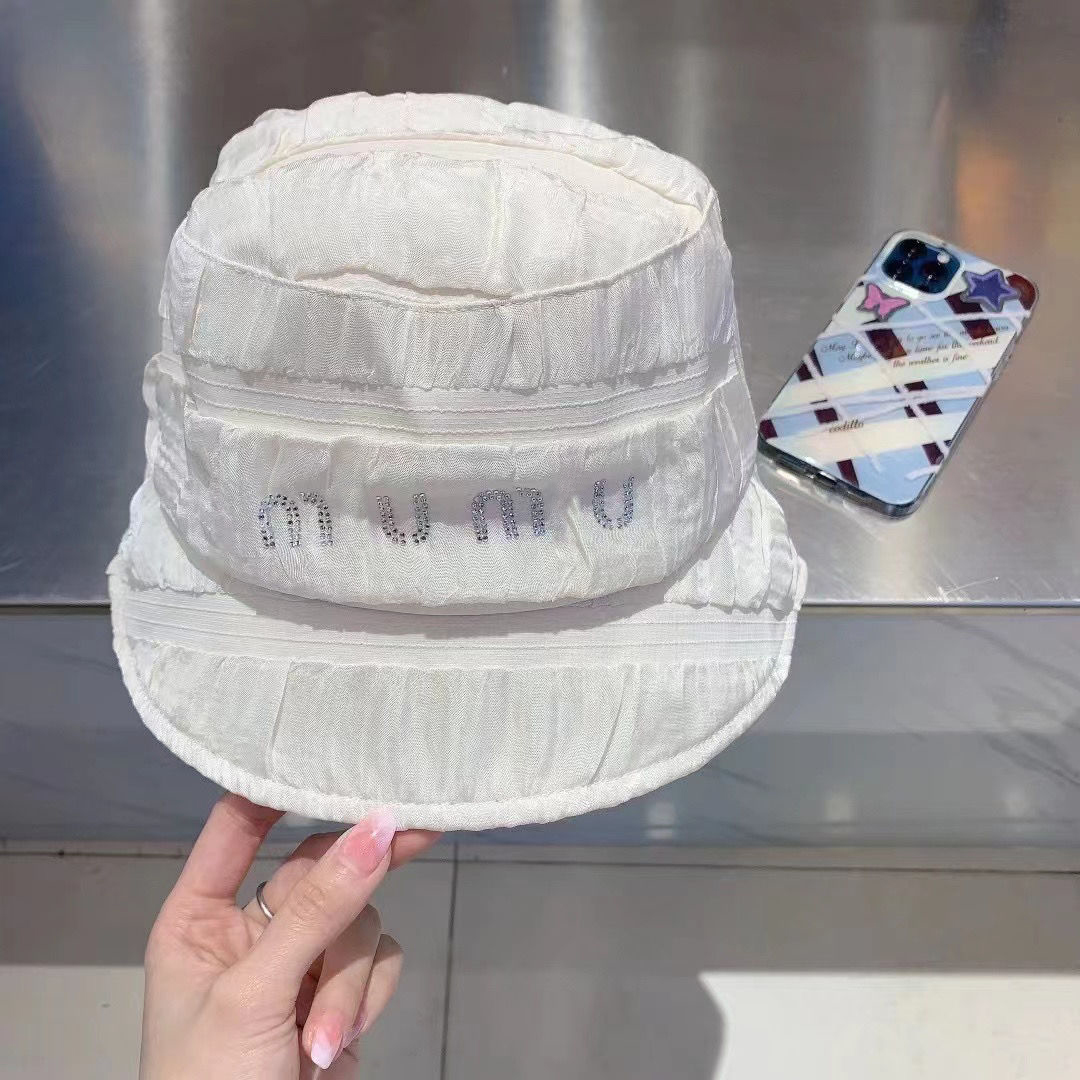 Miu Letter Fisherman Hat Female Designer Beanie cap Versatile Wide brim hat Sun visor hat Soft top
Miu Letter Fisherman Hat Female Designer Beanie cap Versatile Wide brim hat Sun visor hat Soft top