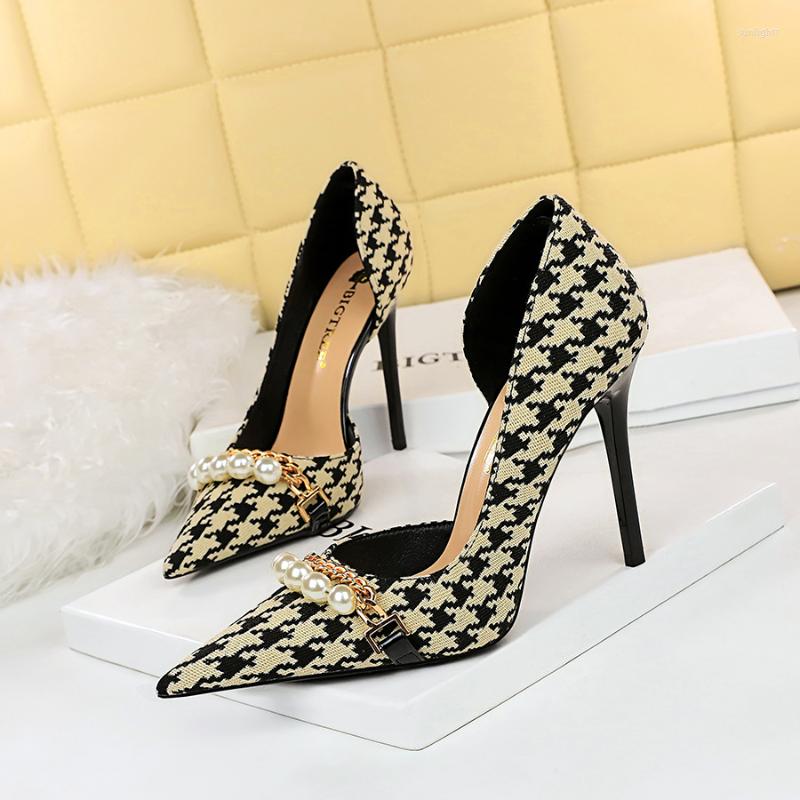 Dress Shoes Checkered Shallow Cut High Heels 2023 Spring Pearl Metal Chain Super Zapatos De Mujer Designer Elegant Womens, Black 11cm
Dress Shoes Checkered Shallow Cut High Heels 2023 Spring Pearl Metal Chain Super Zapatos De Mujer Designer Elegant Womens, Black 11cm