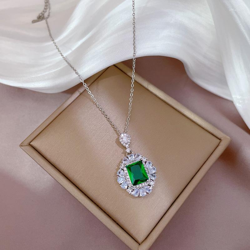Pendant Necklaces CDJAIME White Green Large Square Cubic Zirconia Necklace For Women 2023 Trendy Clavicle Chain Party Fashion Jewelry Gift
Pendant Necklaces CDJAIME White Green Large Square Cubic Zirconia Necklace For Women 2023 Trendy Clavicle Chain Party Fashion Jewelry Gift