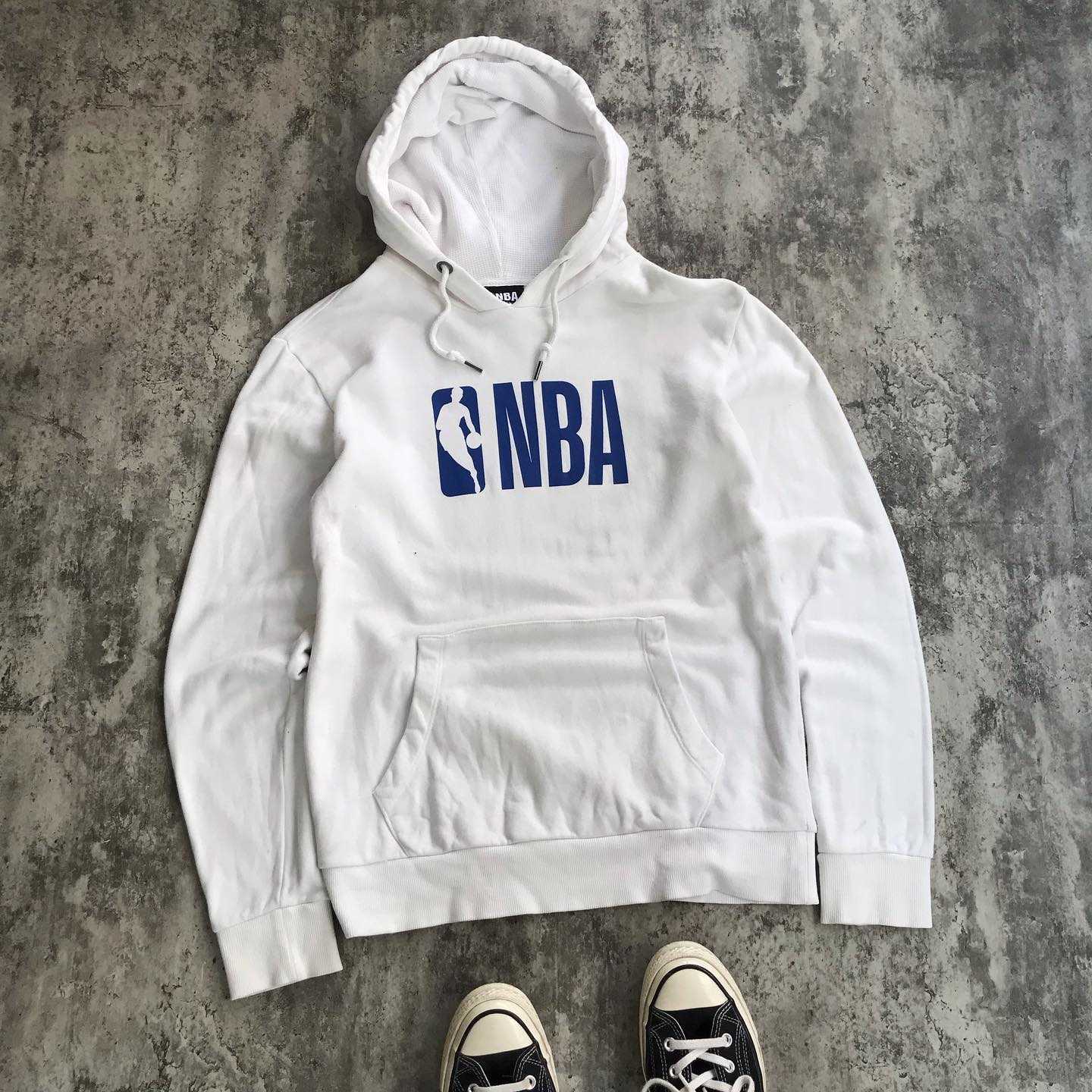 Basketball Classic Hooded Sweater with Minimal Letter Printing Sports Casual Couple Street Retro Style, White4
Basketball Classic Hooded Sweater with Minimal Letter Printing Sports Casual Couple Street Retro Style, White4