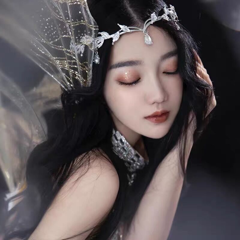 European and American fashion hot selling exotic style eyebrow center pendant hair hoop forest leaf bride crown headwear manufacturer direct sales FG-0014-B
European and American fashion hot selling exotic style eyebrow center pendant hair hoop forest leaf bride crown headwear manufacturer direct sales FG-0014-B