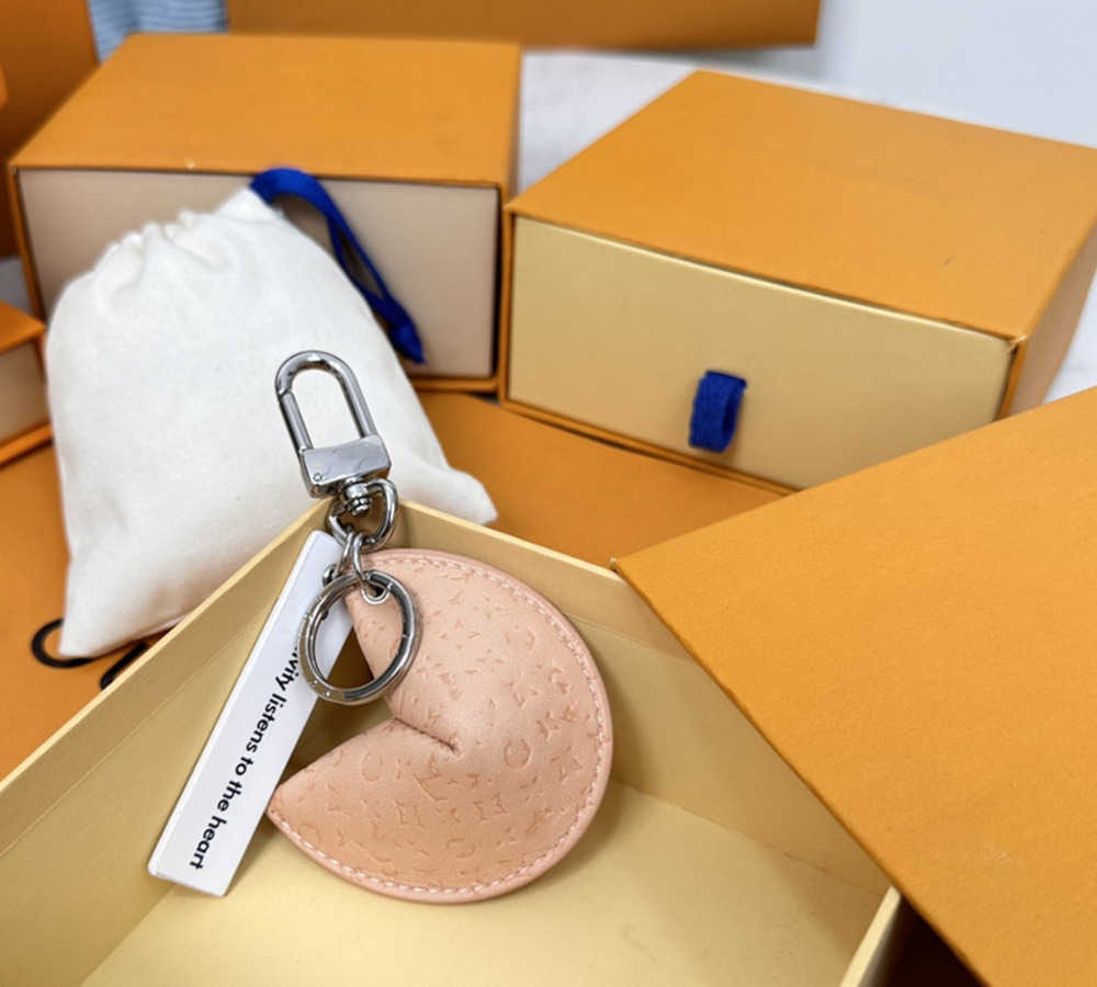 Keychains Lanyards With box Fortune Cookie Bag Hanging Keychain Car Flower Charm Jewelry Women Men Gifts Fashion PU Leather Key Chain Motion design 55ess
Keychains Lanyards With box Fortune Cookie Bag Hanging Keychain Car Flower Charm Jewelry Women Men Gifts Fashion PU Leather Key Chain Motion design 55ess