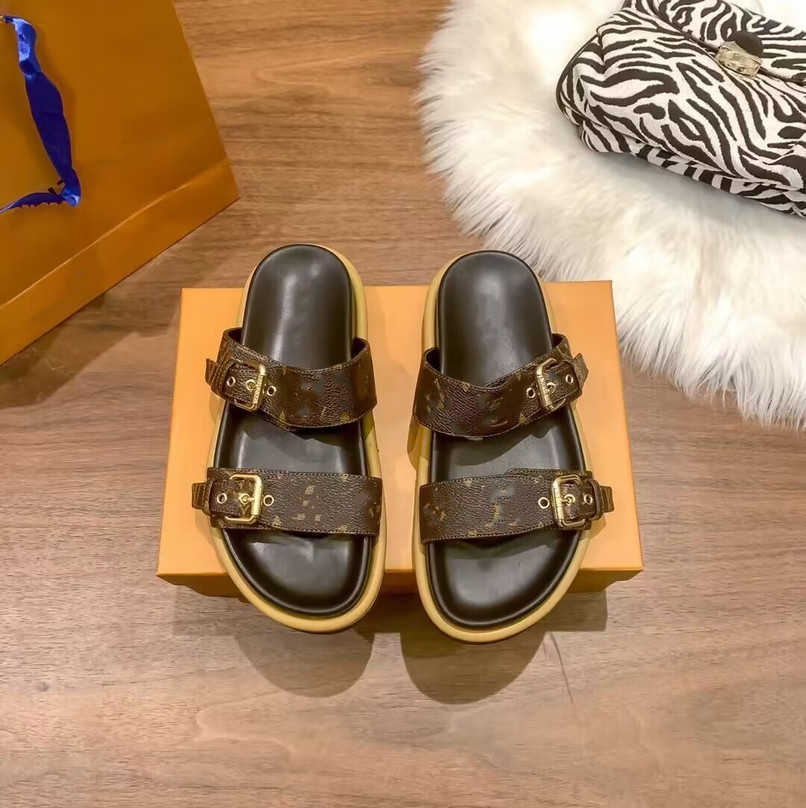 35-44 Women Men Size Slippers Canvas Bom Dia Flat Mule LU Sandal V Fashion Monograms Brown Platform Slides Paris Sunbath Mules Strap Buckle Waterfront Flip Flops Shoes, Dwslv3 embossed black
35-44 Women Men Size Slippers Canvas Bom Dia Flat Mule LU Sandal V Fashion Monograms Brown Platform Slides Paris Sunbath Mules Strap Buckle Waterfront Flip Flops Shoes, Dwslv3 embossed black