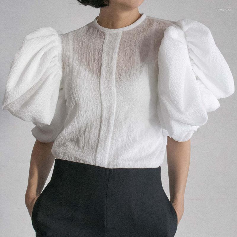 Women' Blouses Kuzuwata 2023 Summer Bubble Sleeve Micro Perspective Thin Blusas Japanese Sweet All-match Womens Tops Shirts White O Neck
Women' Blouses Kuzuwata 2023 Summer Bubble Sleeve Micro Perspective Thin Blusas Japanese Sweet All-match Womens Tops Shirts White O Neck