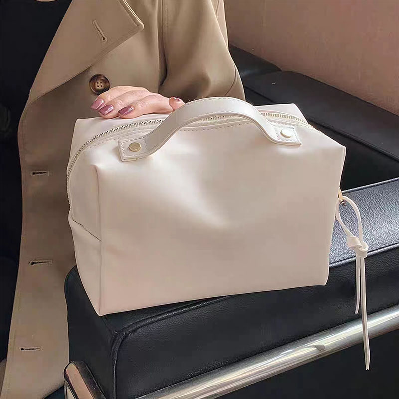 Advanced sense portable waterproof makeup bag travel out dry and wet separation large capacity wash bag new PU skincare shell storage bag
Advanced sense portable waterproof makeup bag travel out dry and wet separation large capacity wash bag new PU skincare shell storage bag