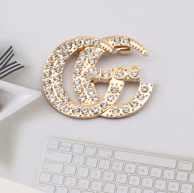 Luxury Women Designer Brand Letter Brooches 18K Gold Plated Inlay Crystal Rhinestone Jewelry Brooch Pin Earrings Bride Marry Wedding Party Accessories 20style
Luxury Women Designer Brand Letter Brooches 18K Gold Plated Inlay Crystal Rhinestone Jewelry Brooch Pin Earrings Bride Marry Wedding Party Accessories 20style