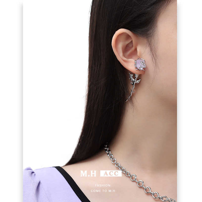 New Chinese style metal rose earrings female imitation mineral resin niche design light sweet and cool silver needle earrings
New Chinese style metal rose earrings female imitation mineral resin niche design light sweet and cool silver needle earrings