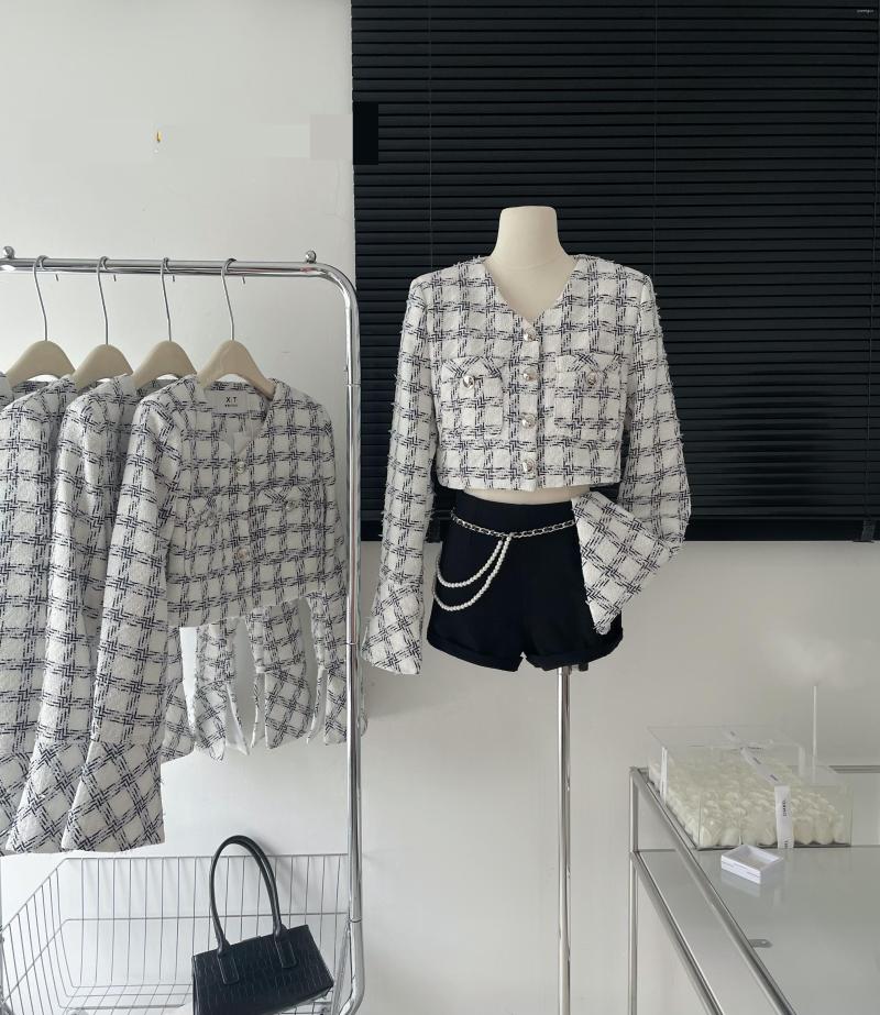 Women's Jackets Women's Elegant Plaid Flare Sleeve Crop Jacket Spring Autumn High Street Long Short Outwear Top Lady Vintage
Women's Jackets Women's Elegant Plaid Flare Sleeve Crop Jacket Spring Autumn High Street Long Short Outwear Top Lady Vintage