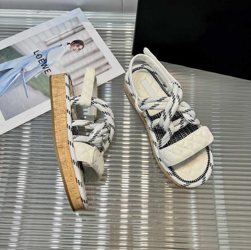 Women's Blade Hemp Rope Sandals Quilted Woven Metal Chain Sandal Designer Slipper slingbacks paris interlocking C Luxury Elegant Leather Material Flat Shoes, Cnel3282
Women's Blade Hemp Rope Sandals Quilted Woven Metal Chain Sandal Designer Slipper slingbacks paris interlocking C Luxury Elegant Leather Material Flat Shoes, Cnel3282