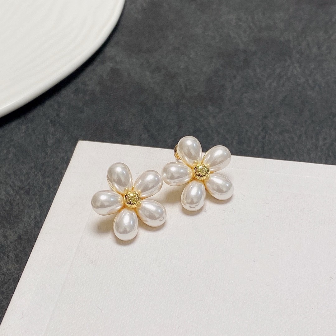 Simple Stud earrings designer fashion Celinity baroque earrings for woman love silver gold geometric stud snowman luxury jewelry hoop women studs designers AC1f
Simple Stud earrings designer fashion Celinity baroque earrings for woman love silver gold geometric stud snowman luxury jewelry hoop women studs designers AC1f